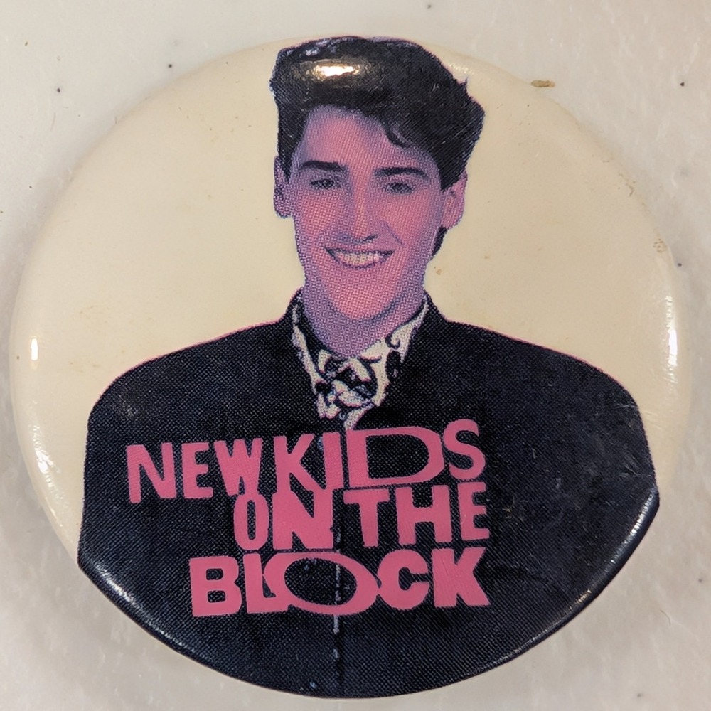 Vintage New Kids On The Block NKOTB Jonathan Knight Pinback Button 1.375" 1989 - Picture 1 of 4